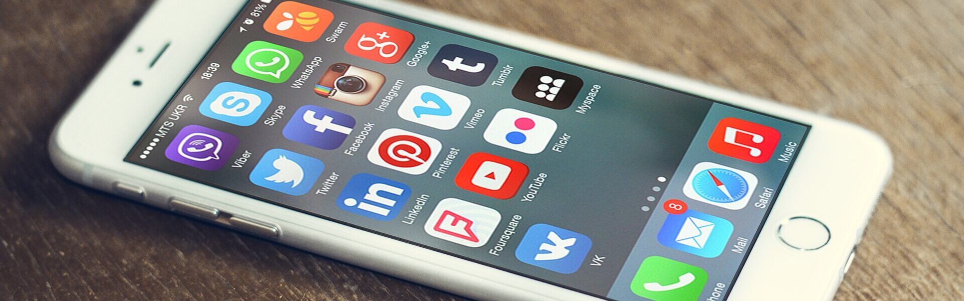 A smartphone with social apps, illustrating digital marketing for wellness brands and Ad Unum